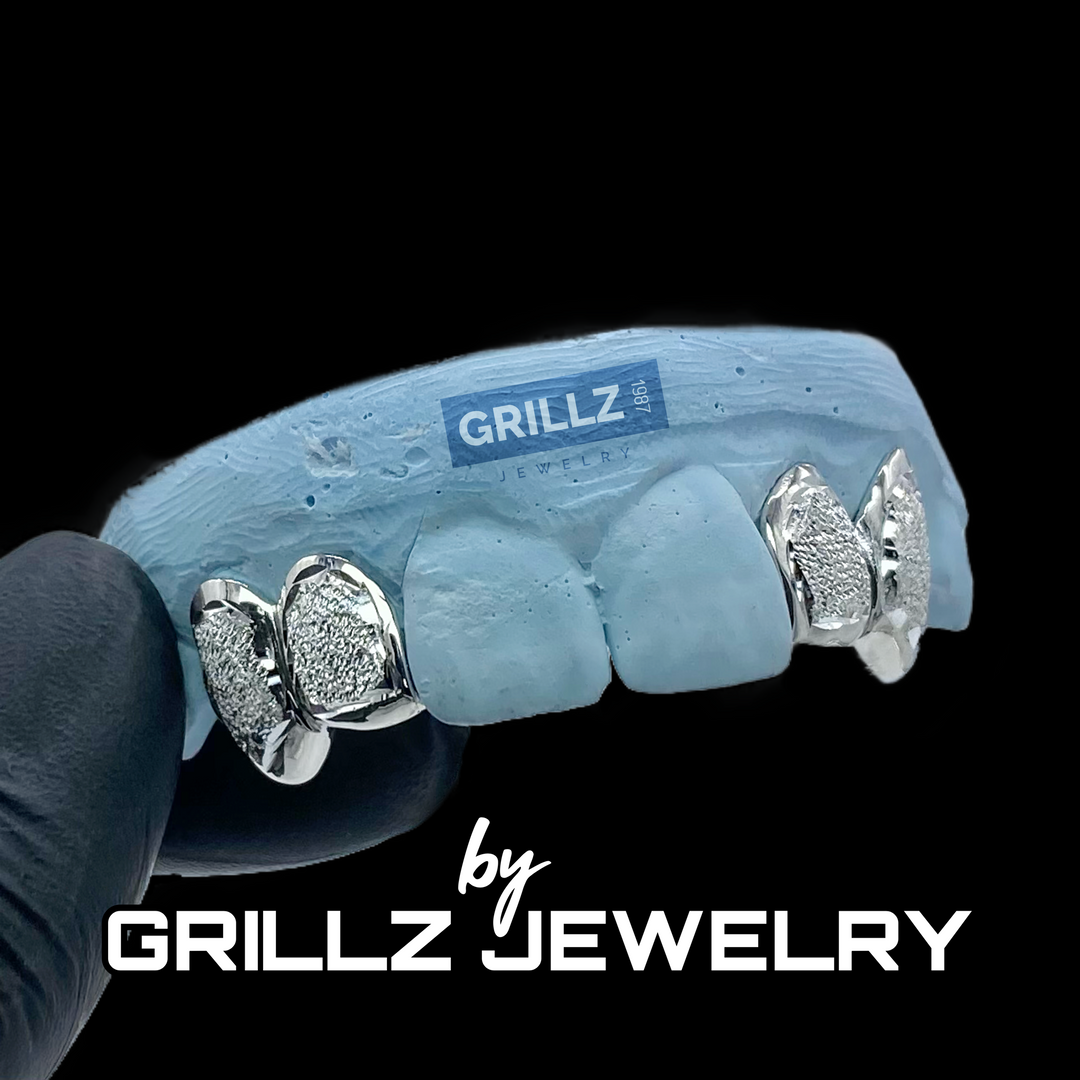 シン　ICON グリルズ Grillz | Custom Grillz with Small Canines & Diamond Sparkles